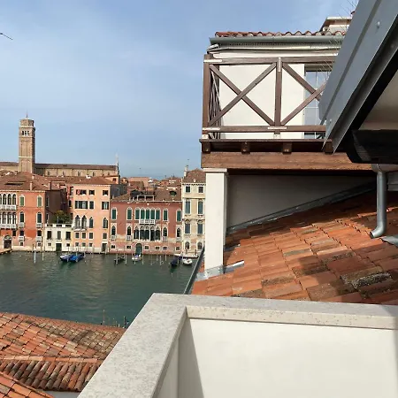 Palazzo Garzoni Apartment *